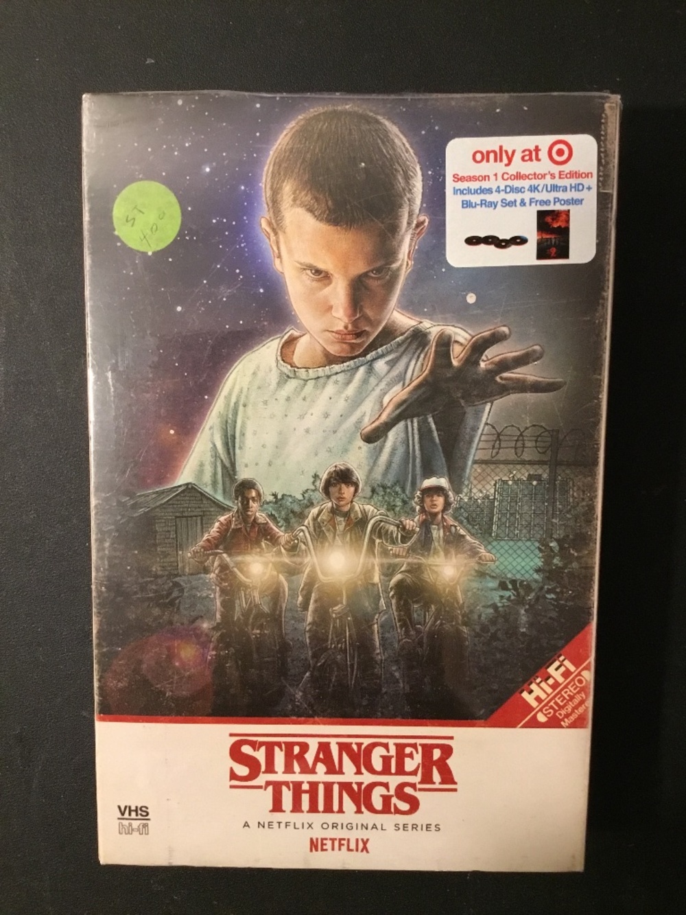 Stranger Things-Season 1 Blu-ray/DVD [VHS-style Box]